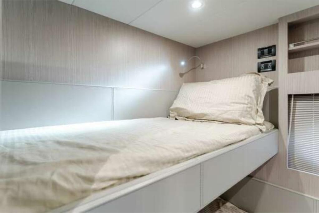 Botel Riva Virtus 65 Yacht From Marina Del Ray Trip W Captain Overnight *